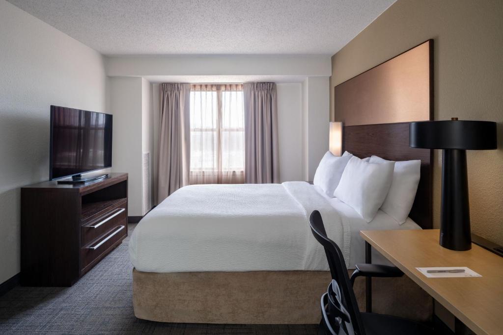 Postel nebo postele na pokoji v ubytování Residence Inn Washington, DC / Dupont Circle