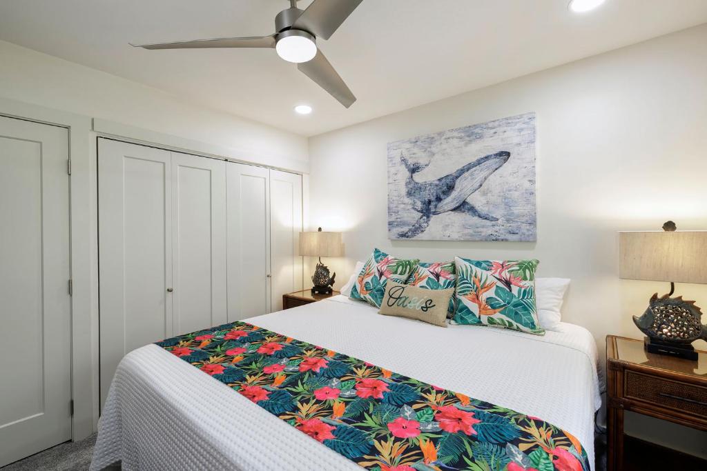 Postel nebo postele na pokoji v ubytování Kihei Kai Oceanfront Condos
