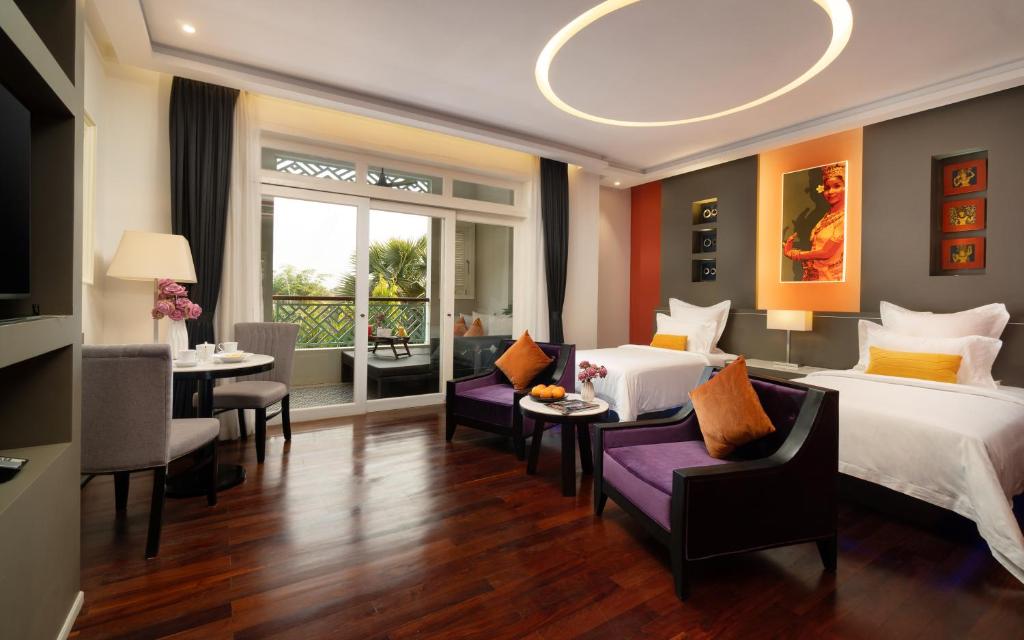Postel nebo postele na pokoji v ubytování The Royal Family Suites by Memoire Palace Resort & Spa