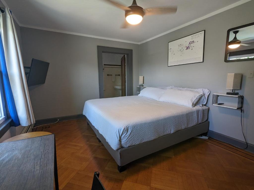 Кровать или кровати в номере GuestHouse