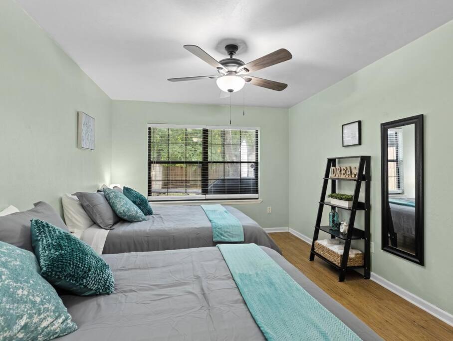 Family Getaway Pet Friendly w BBQ Grill and Patio, Gainesville (updated