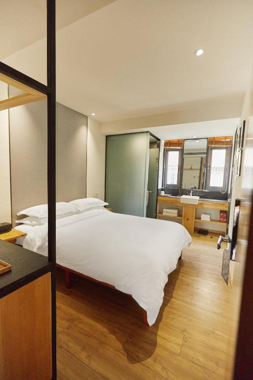 Postel nebo postele na pokoji v ubytování Xi'an Jasmine Boutique Inn