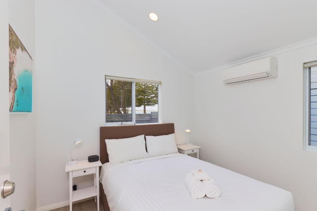 Ein Bett oder Betten in einem Zimmer der Unterkunft RAC Esperance Holiday Park