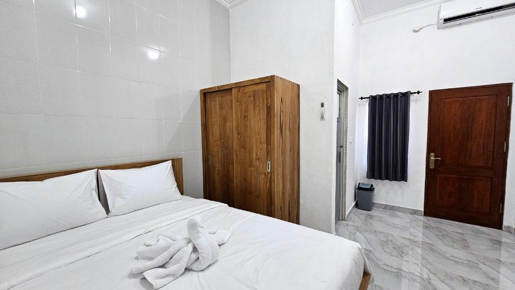 Ένα ή περισσότερα κρεβάτια σε δωμάτιο στο Umah Cenik