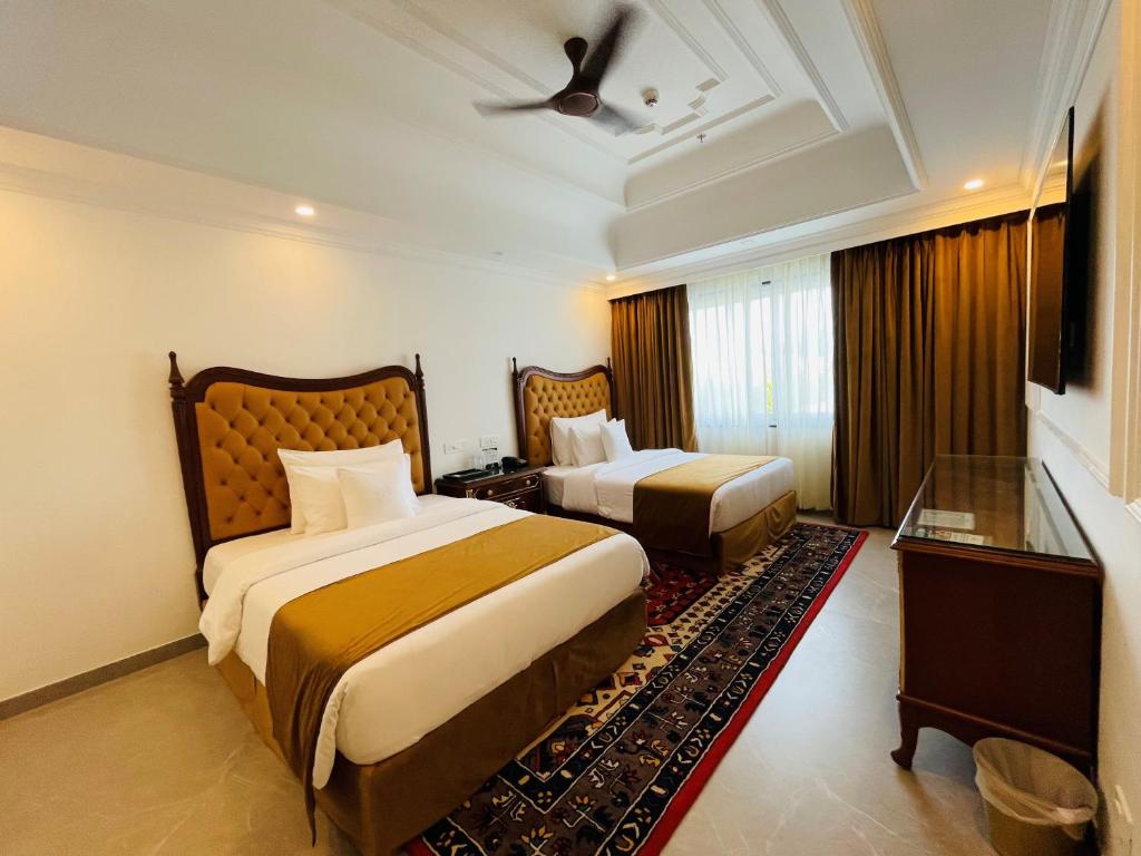 Postel nebo postele na pokoji v ubytování Mayfair Palm Beach Resort