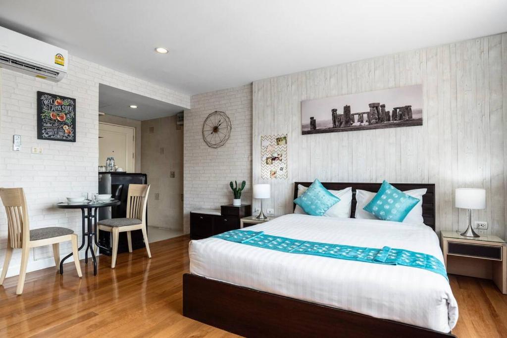 
Superior Studio with Bath 
