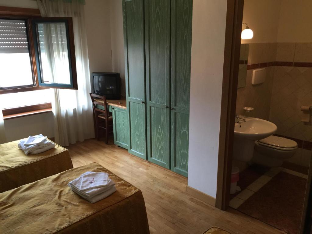 Hotel Ristorante Il Pirata - Triple Room With Bathroom