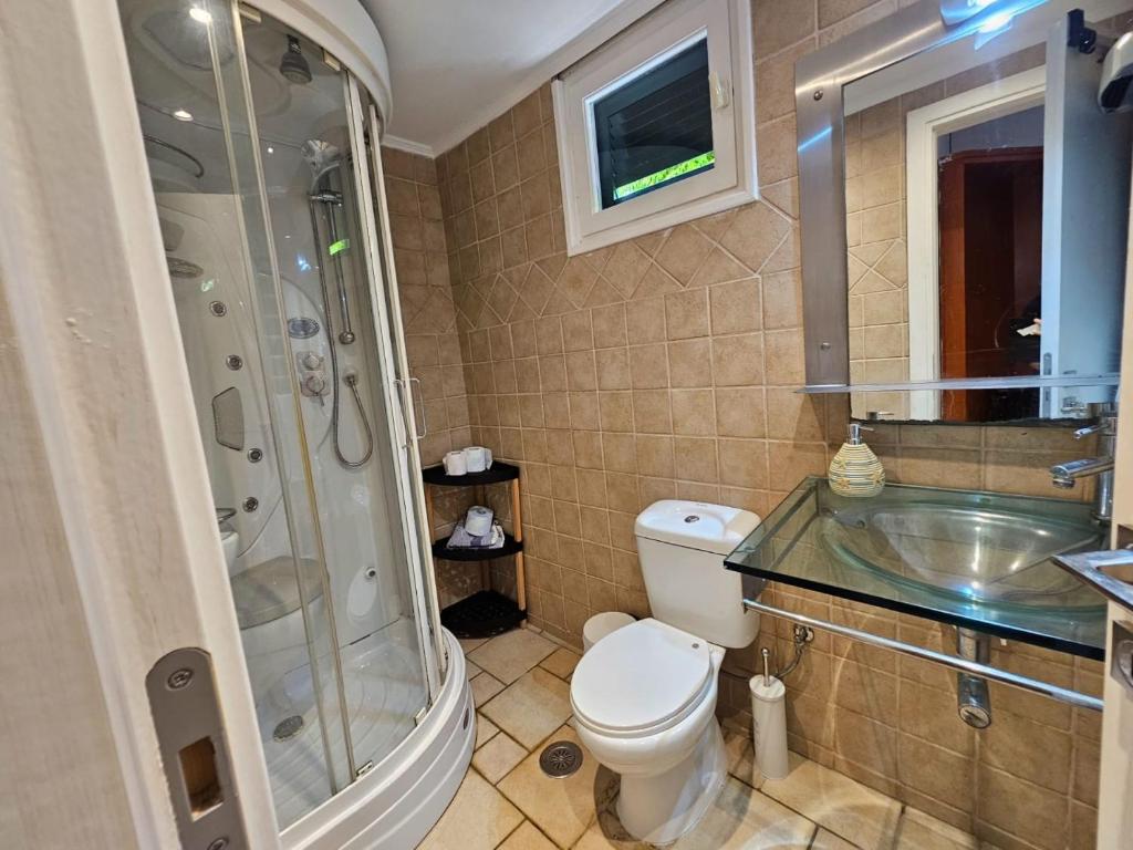Łazienka w obiekcie Beachfront House 13 ,Glyfada