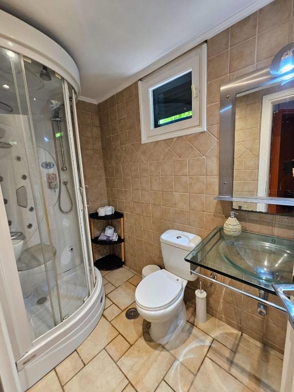 Łazienka w obiekcie Beachfront House 13 ,Glyfada