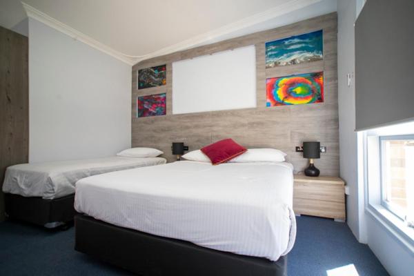 Postel nebo postele na pokoji v ubytování Manjimup Motor Inn