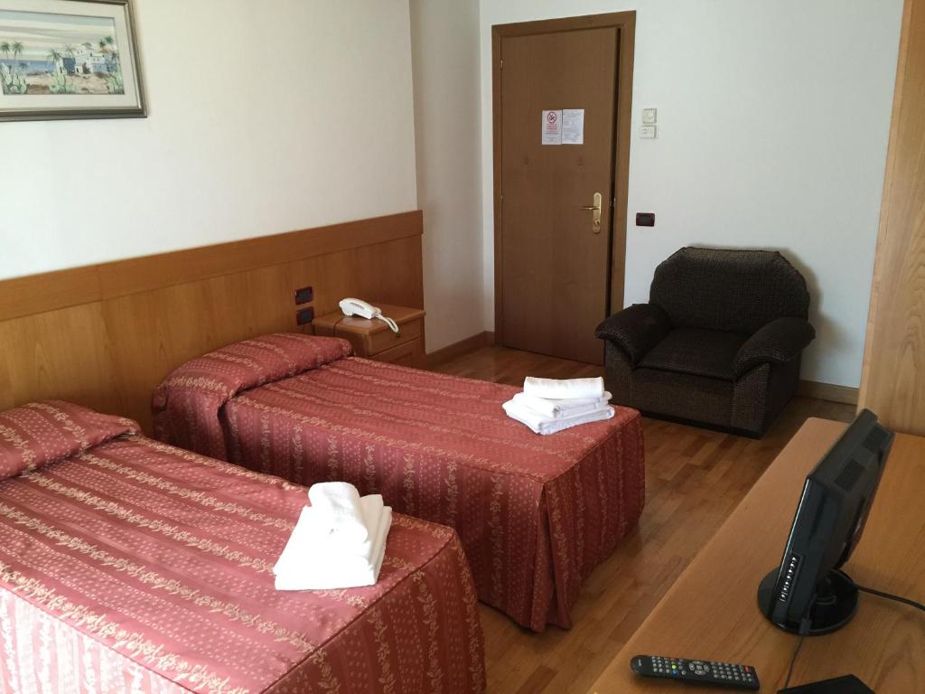 Hotel Ristorante Il Pirata - Twin Room With Private Bathroom