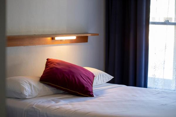 Postel nebo postele na pokoji v ubytování Manjimup Motor Inn