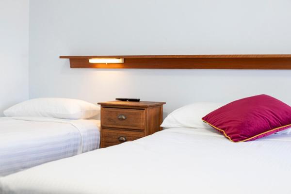 Postel nebo postele na pokoji v ubytování Manjimup Motor Inn