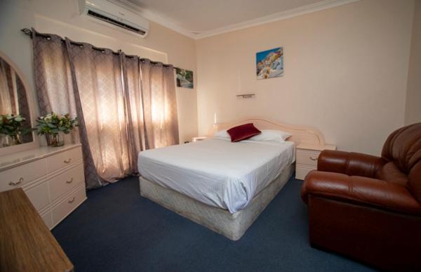 Postel nebo postele na pokoji v ubytování Manjimup Motor Inn