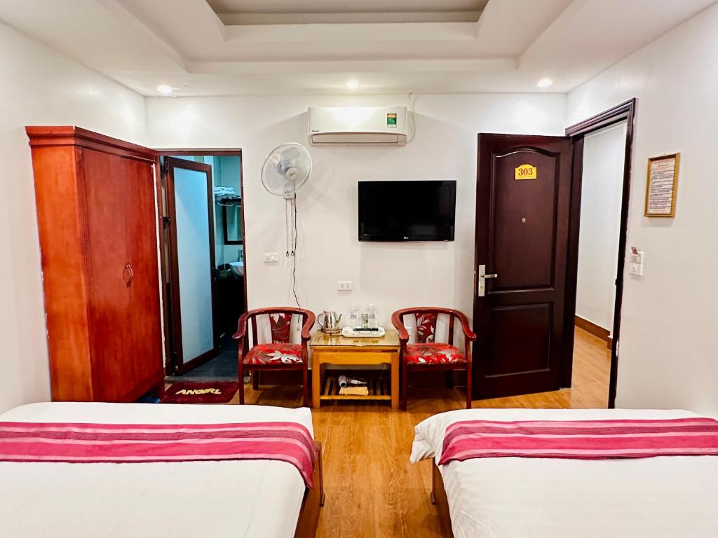 TV a/nebo společenská místnost v ubytování Thanh Quyen hotel