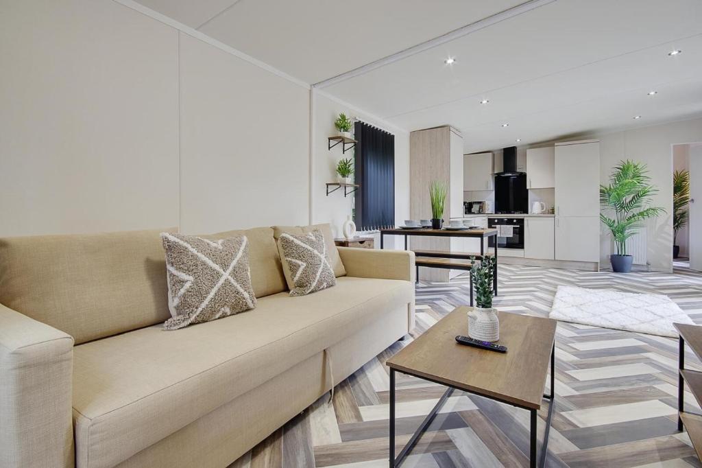 Little Paddock - Apartment With Garden View