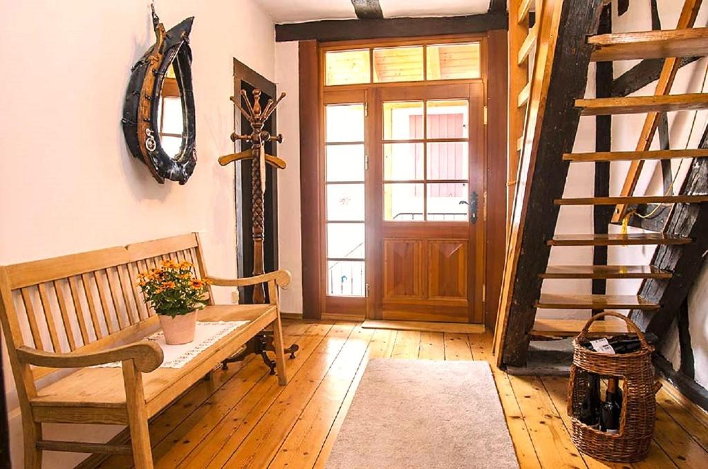 a room with a wooden bench and a wooden door at Urlaub beim Winzer, Ferienwohnung 3, für 4 Personen mit Terrasse in Neustadt an der Weinstraße