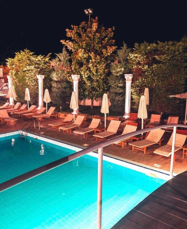 المسبح في Hotel Eiffel أو بالجوار