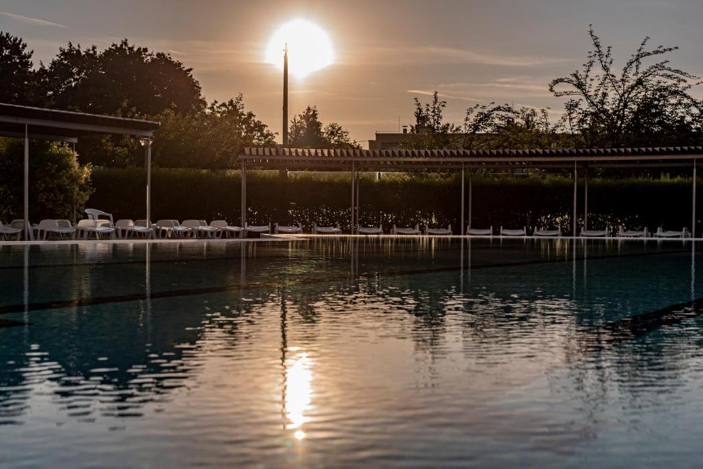 Bazén v ubytování Hotel Karos Spa nebo v jeho okolí