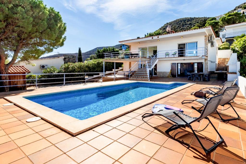 Bazén v ubytovaní Fener de Dalt 89 Casa con piscina y vistas alebo v jeho blízkosti