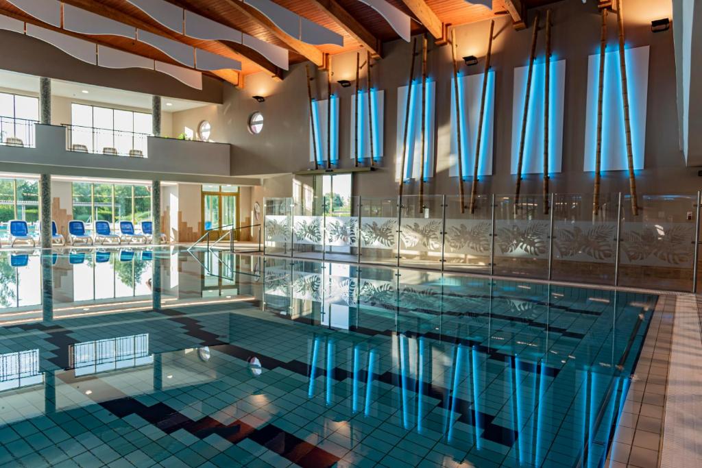 Bazén v ubytování Hotel Karos Spa nebo v jeho okolí
