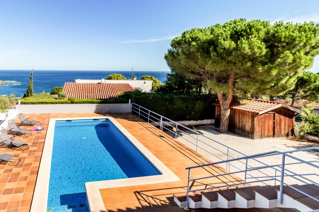 Bazén v ubytovaní Fener de Dalt 89 Casa con piscina y vistas alebo v jeho blízkosti