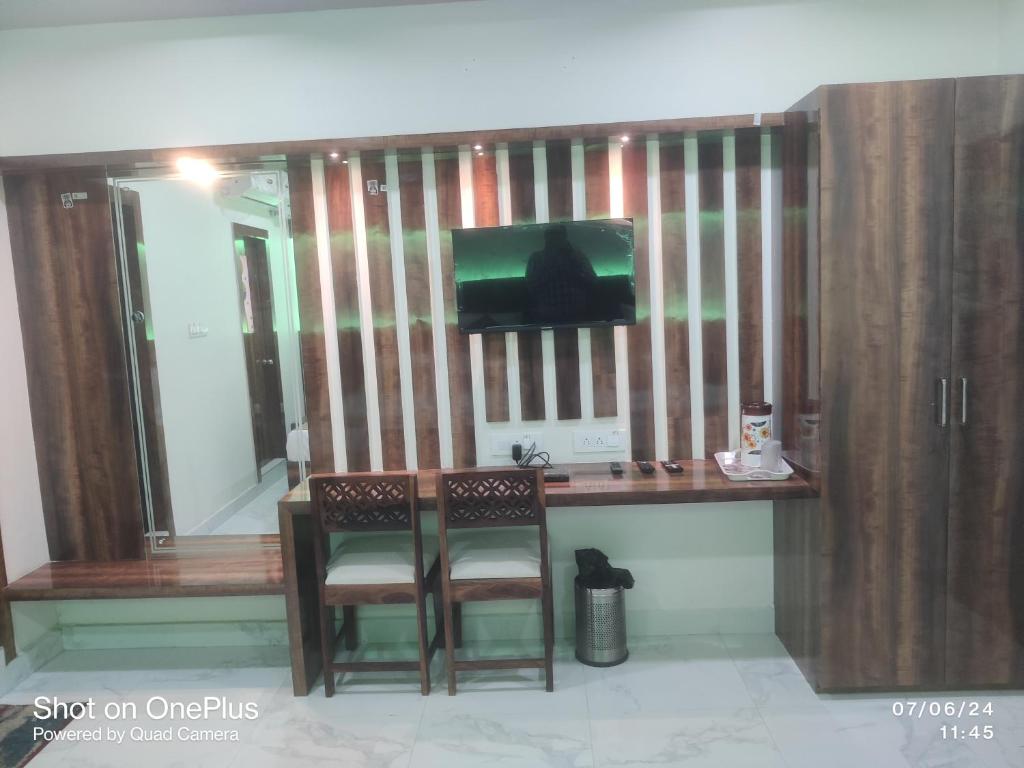 TV a/nebo společenská místnost v ubytování Hotel Praj Paradise