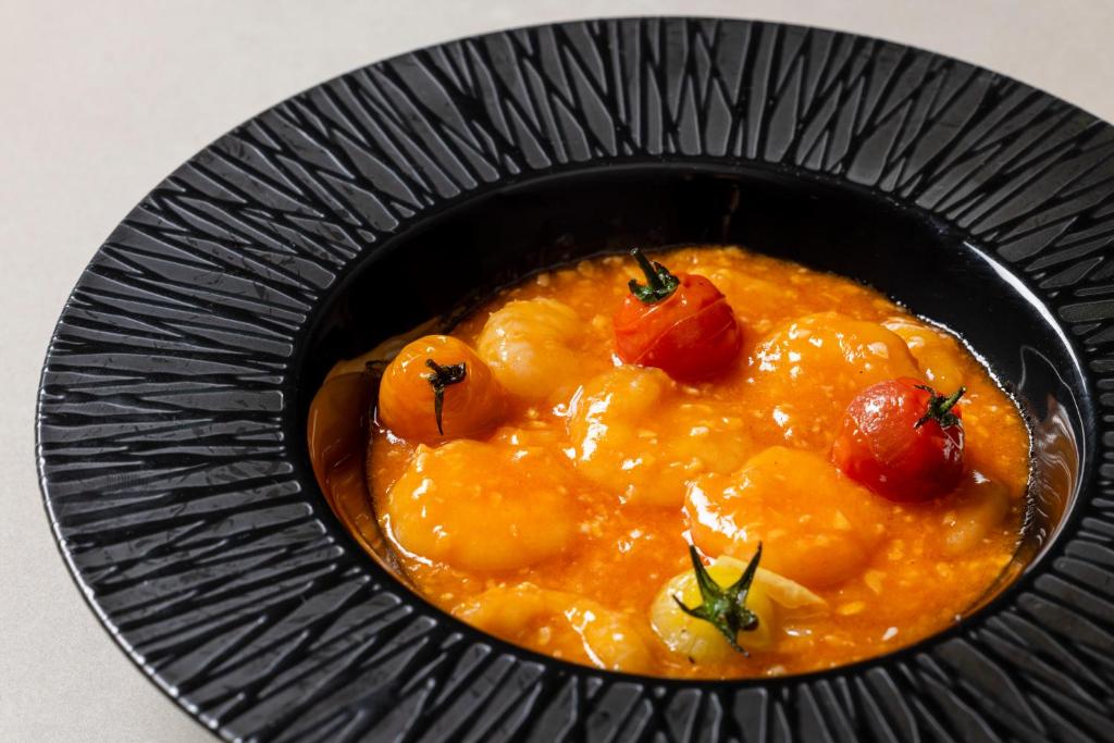 ホテルの敷地内または近くでの食事または食べ物
