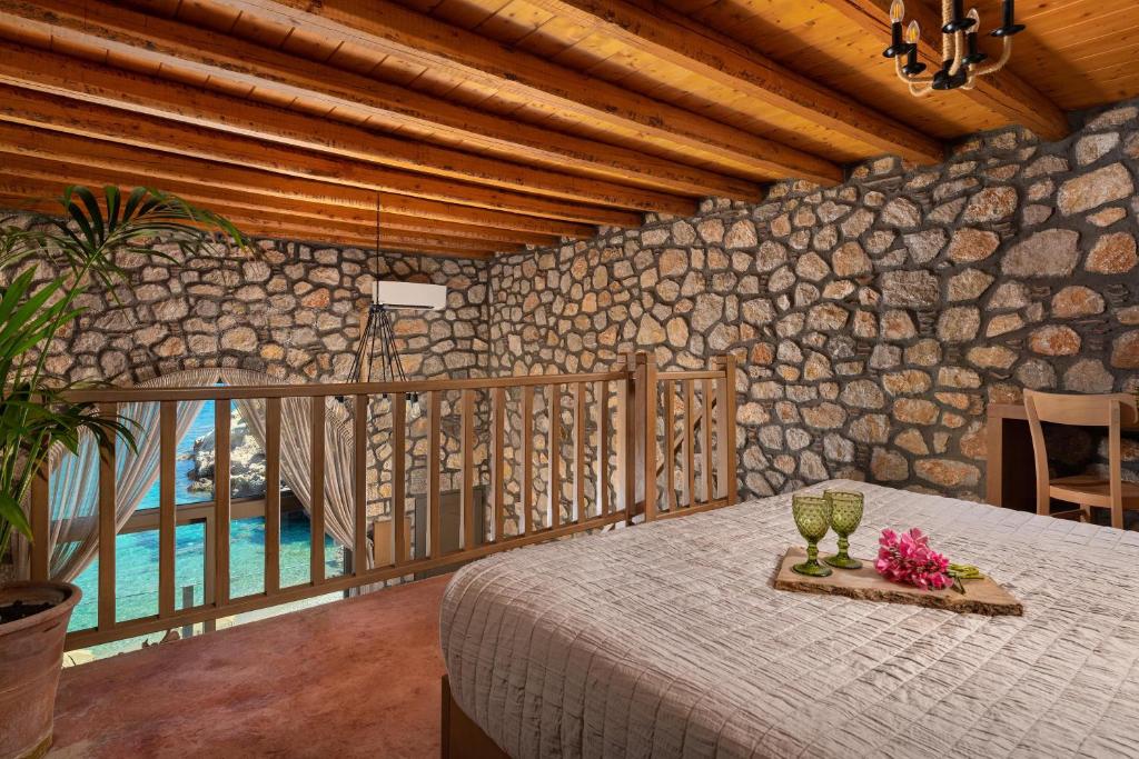 Bazén v ubytování Stone Luxury Suites - Adults Only nebo v jeho okolí