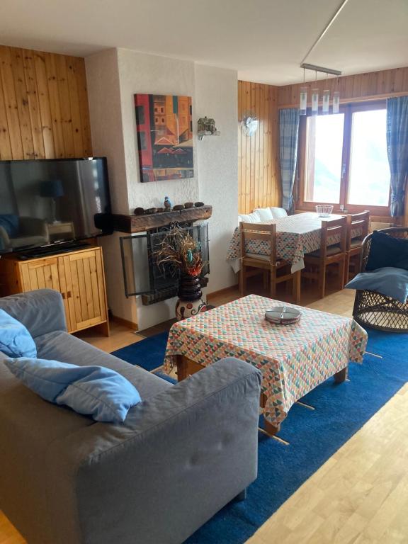 Kuchyň nebo kuchyňský kout v ubytování La Foret Apartment With Spectacular Mountain Views