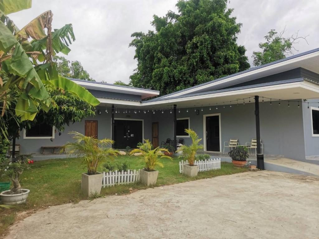 Numhom Resort - Superior King Room