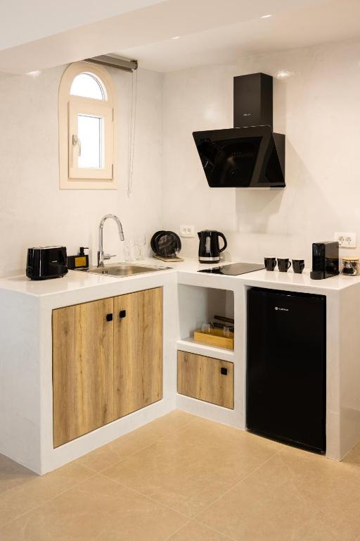 Kuchyň nebo kuchyňský kout v ubytování Commercio Suites Santorini