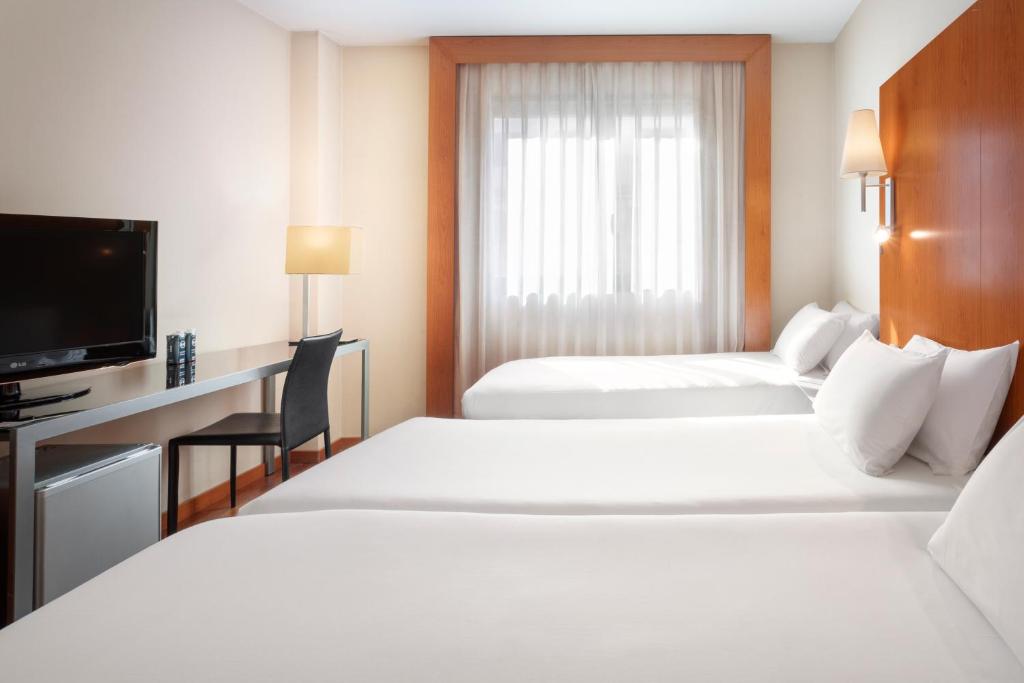 Postel nebo postele na pokoji v ubytování B&B HOTEL Ciudad de Lleida