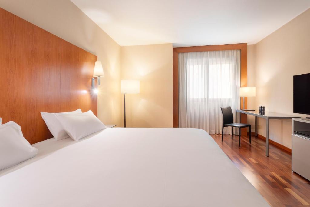 Postel nebo postele na pokoji v ubytování B&B HOTEL Ciudad de Lleida