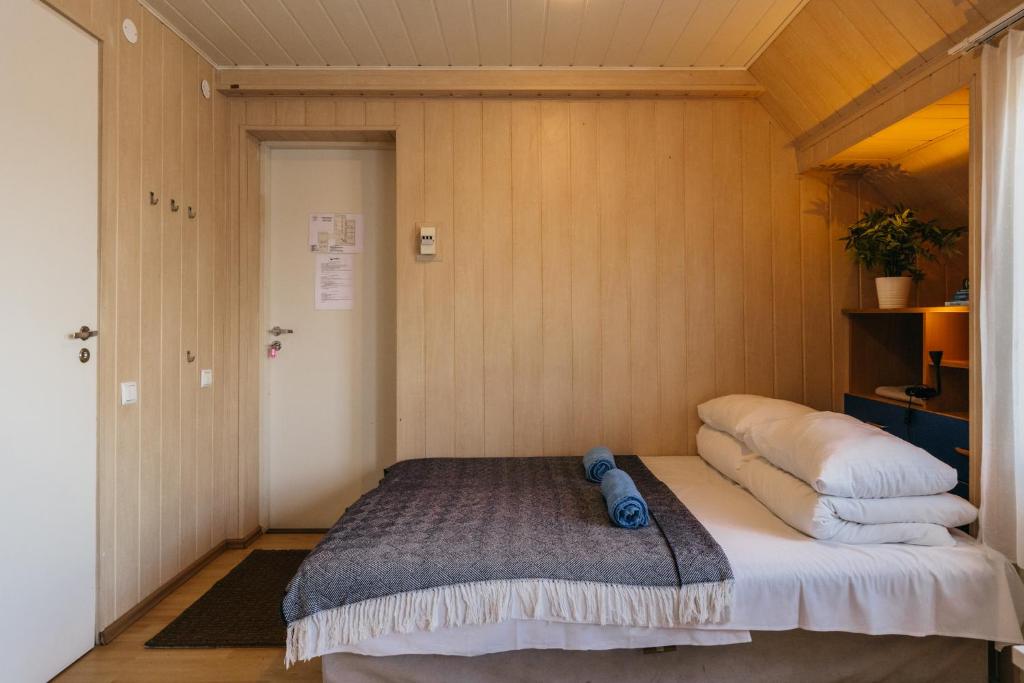 a small room with a bed in a room at Guboja in Nida