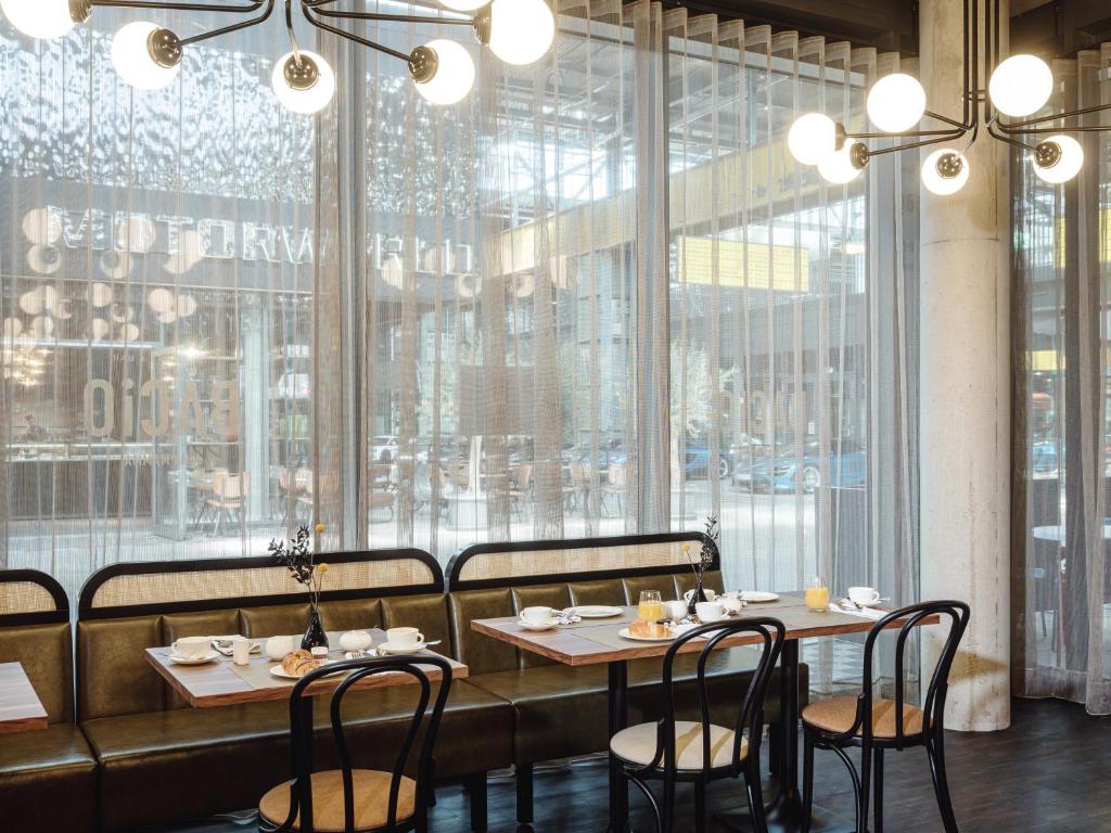 AMERON München Motorworld - Resim 23