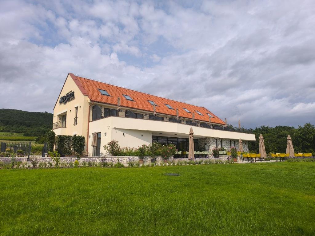 Hotel Kőporos Hercegkút 3958 Hercegkút, Kőporosi út 2. kép - 1