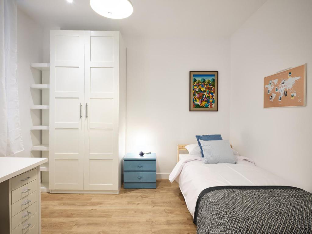 A bed or beds in a room at My City Home - Student Rooms in Moncloa