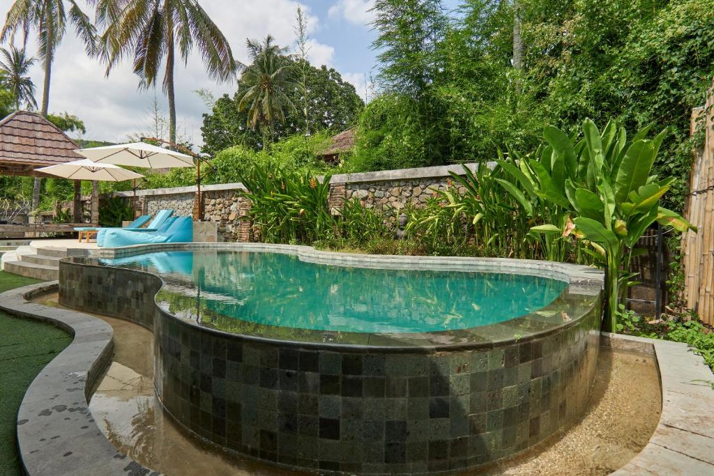 Bazén v ubytování Attara Inn Senggigi nebo v jeho okolí