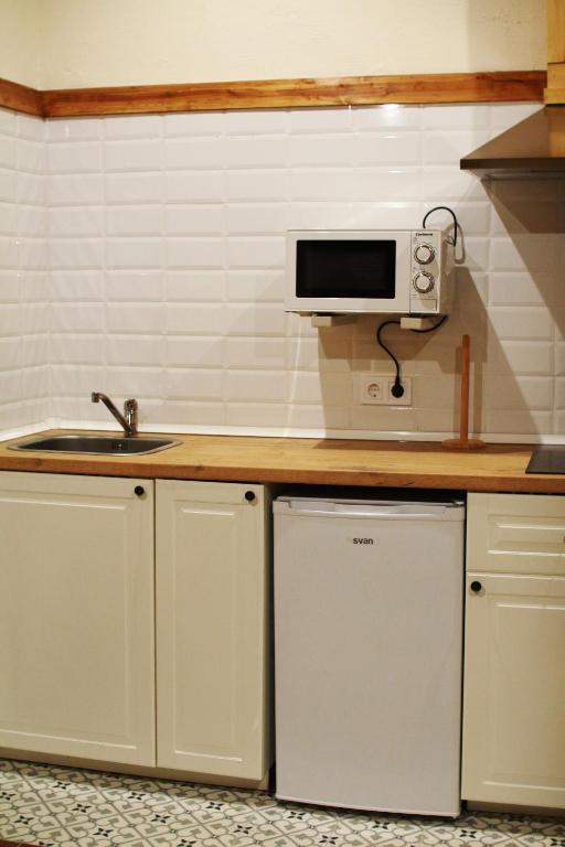 Una cocina o zona de cocina en El Celler de la Guàrdia