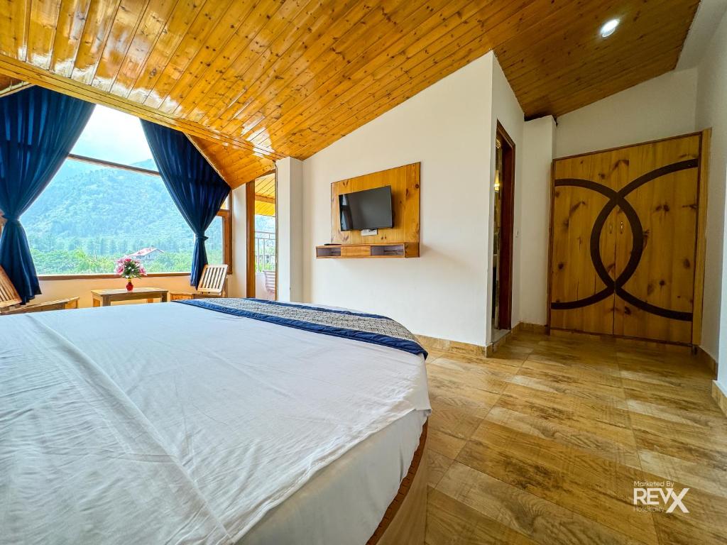 Postel nebo postele na pokoji v ubytování Shanag Inn Resort