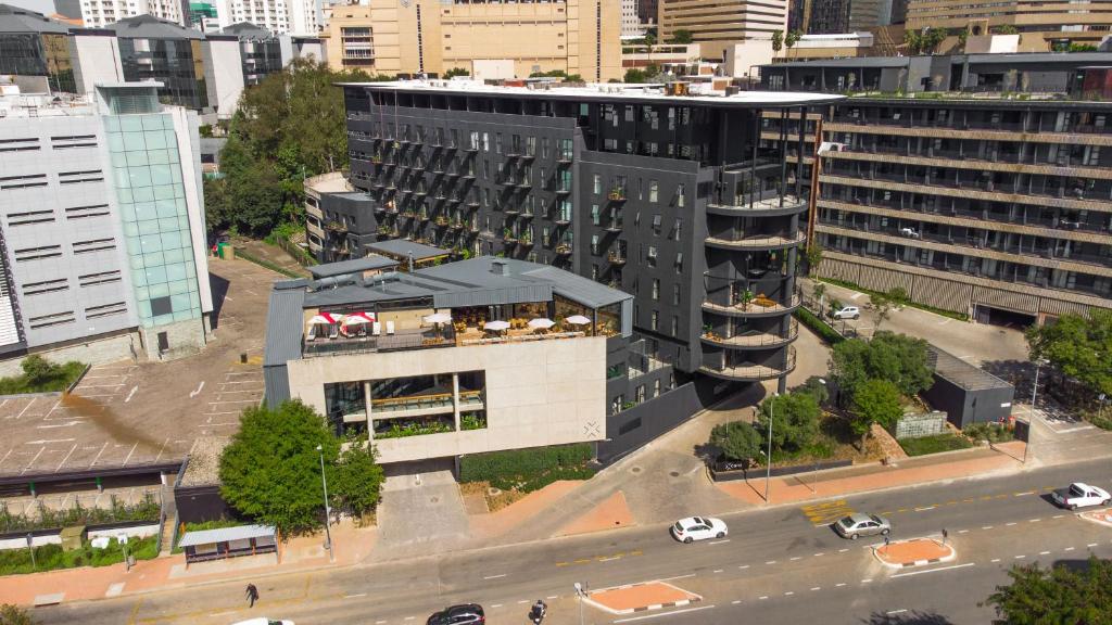 Johannesburg的住宿－BlackBrick Sandton Two，城市建筑物的空中景观