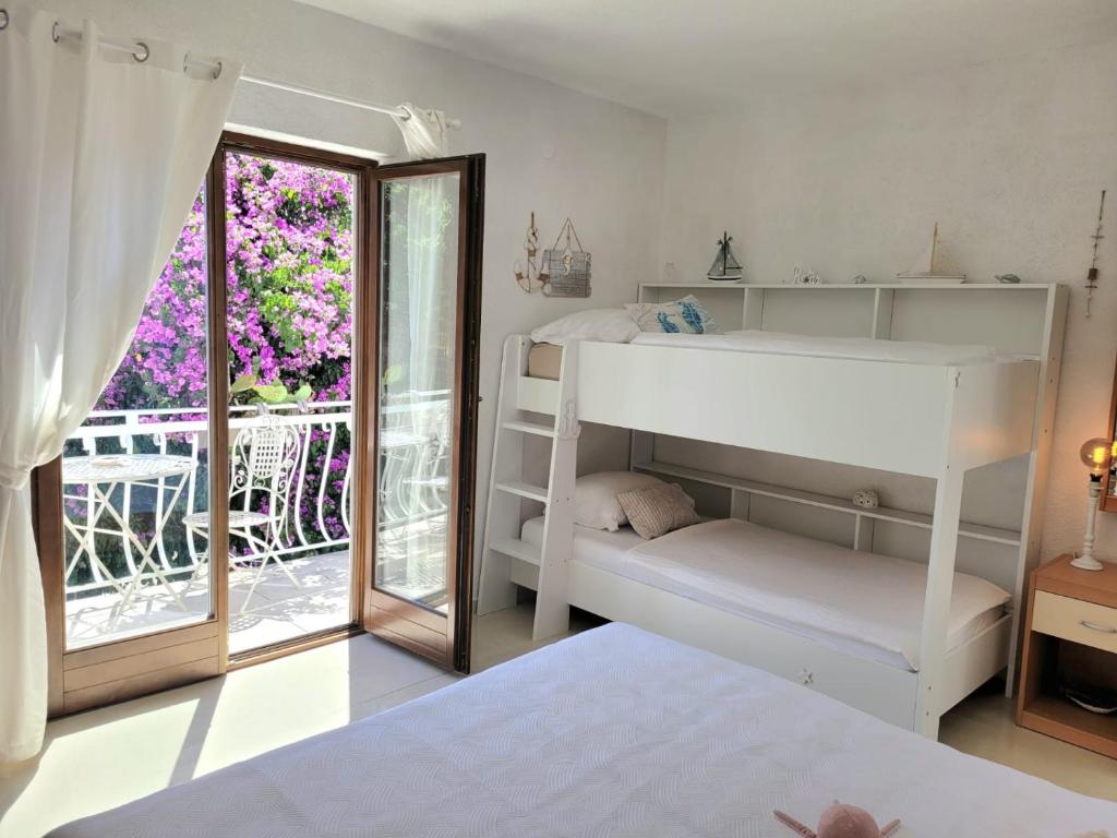 Postel nebo postele na pokoji v ubytování Apartmán BRAĆKI CVIJET