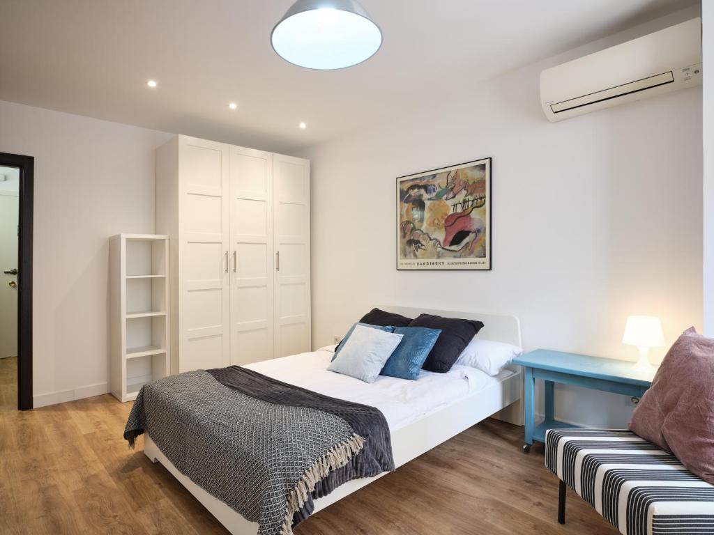 A bed or beds in a room at My City Home - Student Rooms in Moncloa