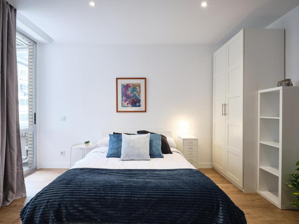 A bed or beds in a room at My City Home - Student Rooms in Moncloa