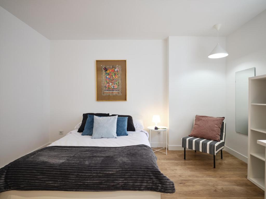 A bed or beds in a room at My City Home - Student Rooms in Moncloa