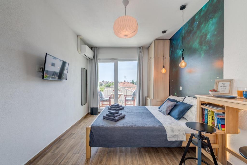 Posteľ alebo postele v izbe v ubytovaní Trogir Downtown Apartments