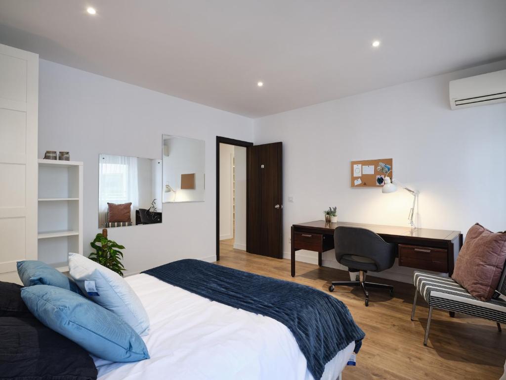 A bed or beds in a room at My City Home - Student Rooms in Moncloa