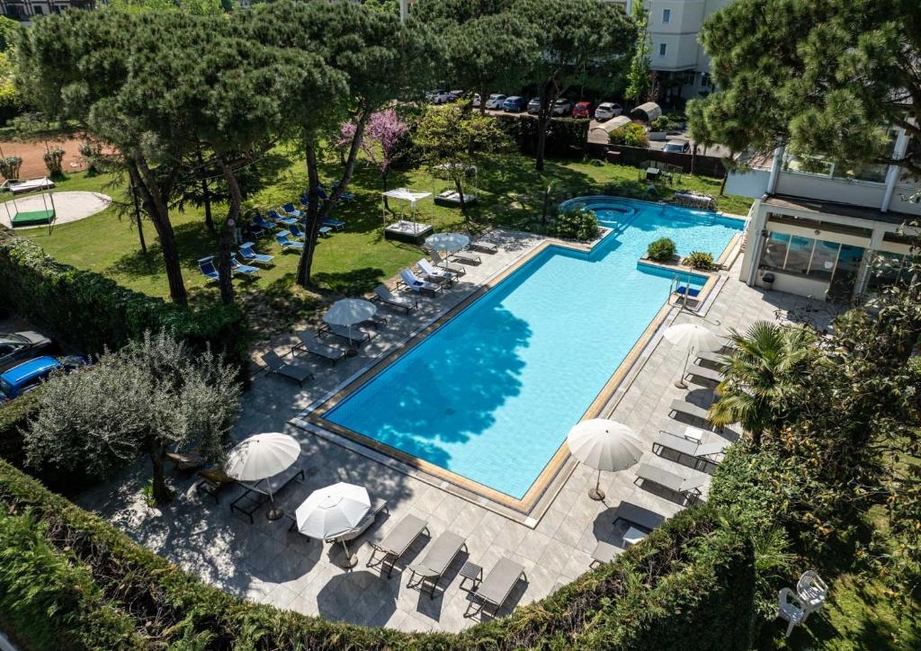 an overhead view of a swimming pool with chairs and umbrellas at Hotel Terme Milano in Abano Terme