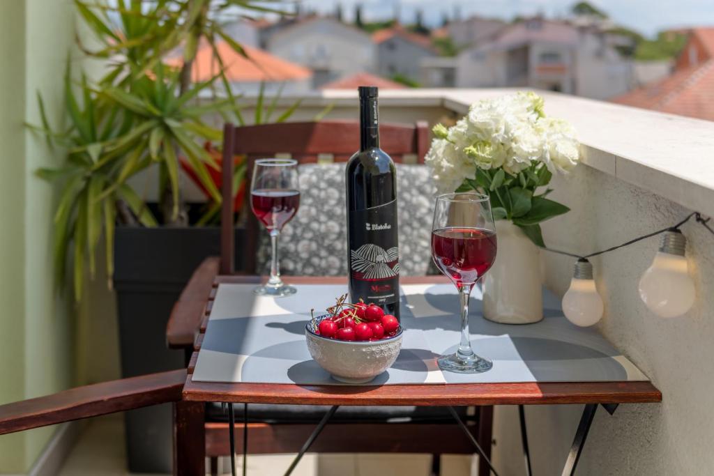 Nápoje v ubytovaní Trogir Downtown Apartments